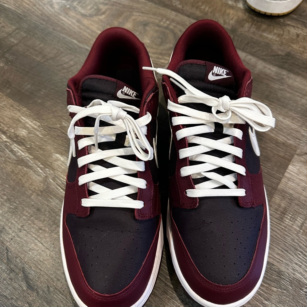 Nike Men’s Low-Top Sneakers in Burgundy, Black & White
